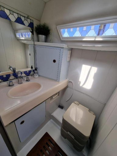 Bathroom 3, Yate en Gijon , experiencia unica, Asturias