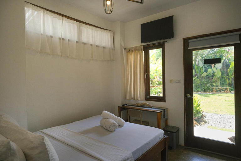 Bedroom 2, Couple's Island Nest | 2-5min to Surf | GardenView, General Luna