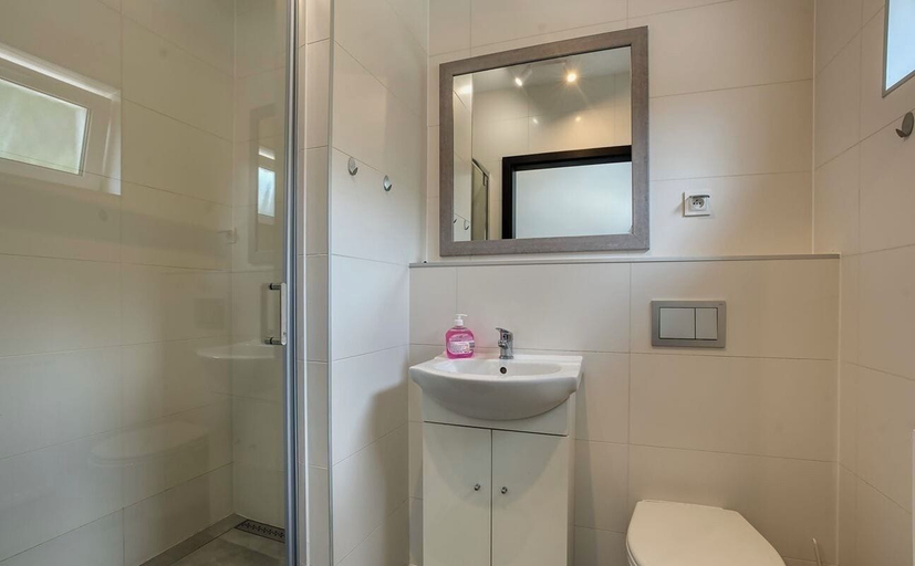 Bathroom, Pensjonat Pod Strzechą, Międzyrzecz