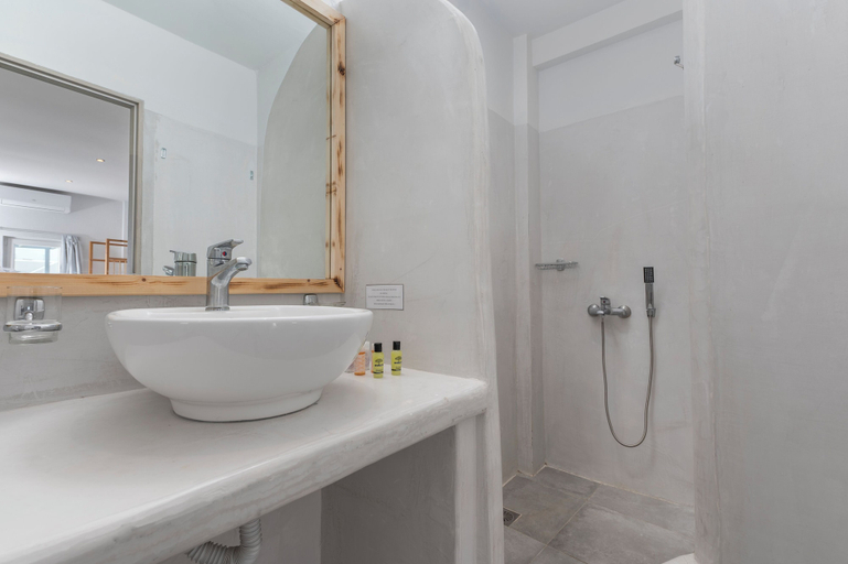 Bathroom 3, Gizis Cliffside Suites, South Aegean