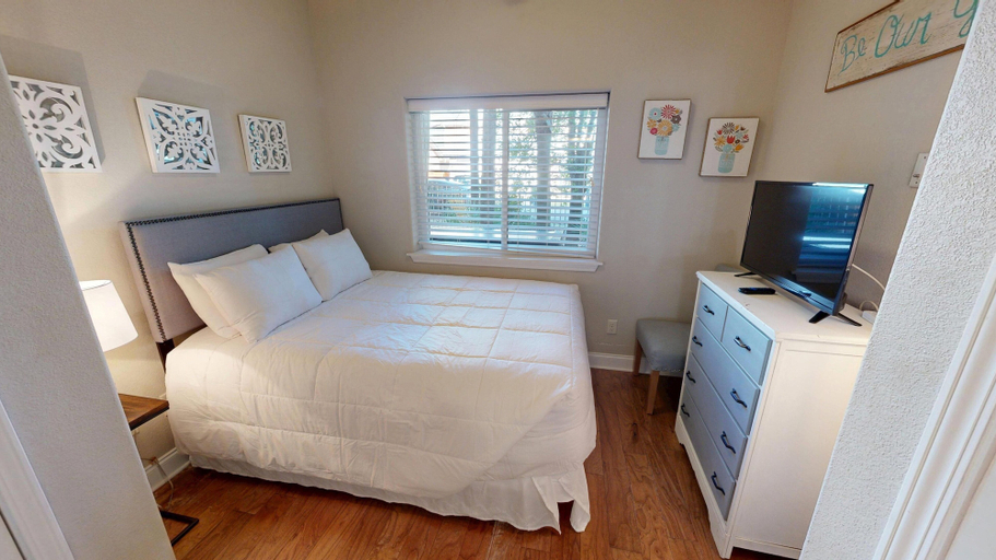Room 3, Alerio 103e 2 Bedroom Condo, Walton