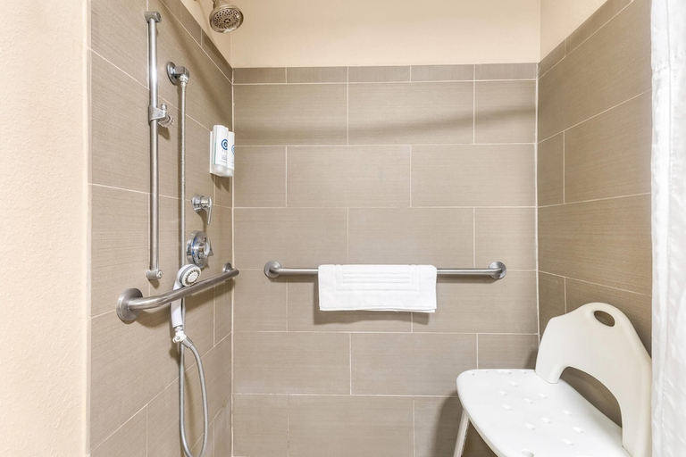Bathroom 4, Comfort Inn & Suites Sikeston I-55, Scott