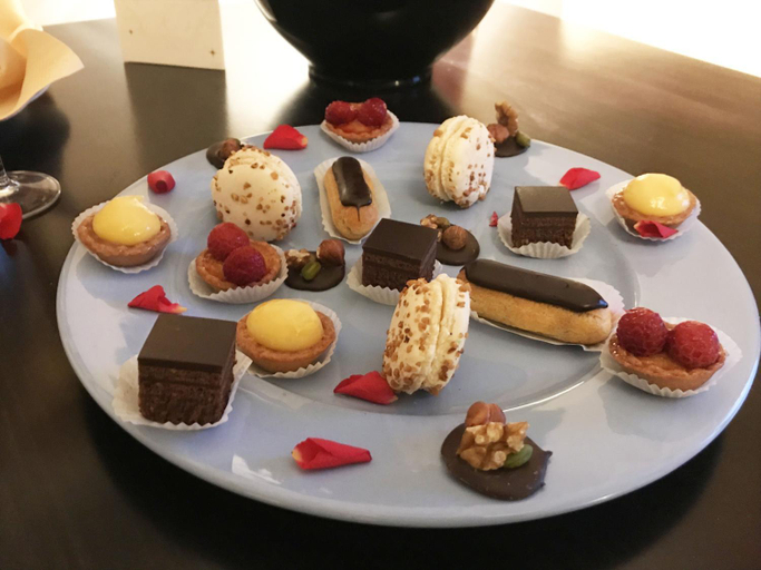 Food & Drinks 5, Chez Catharina Oldtimer B&B, Meuse