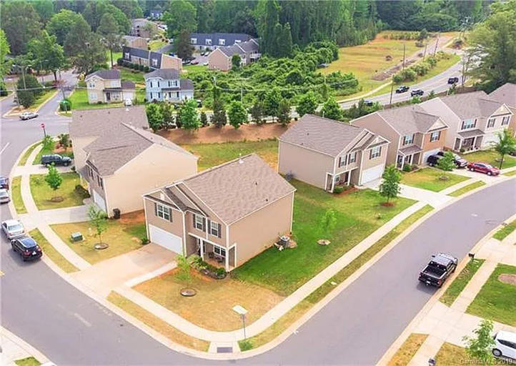 Exterior 3, Modern 4 Bedroom Home Near Uptown, Mecklenburg