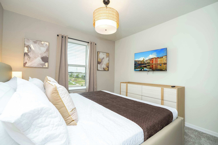 Room 2, Magical 5Br W Pool Minutes From Disney 16140, Lake
