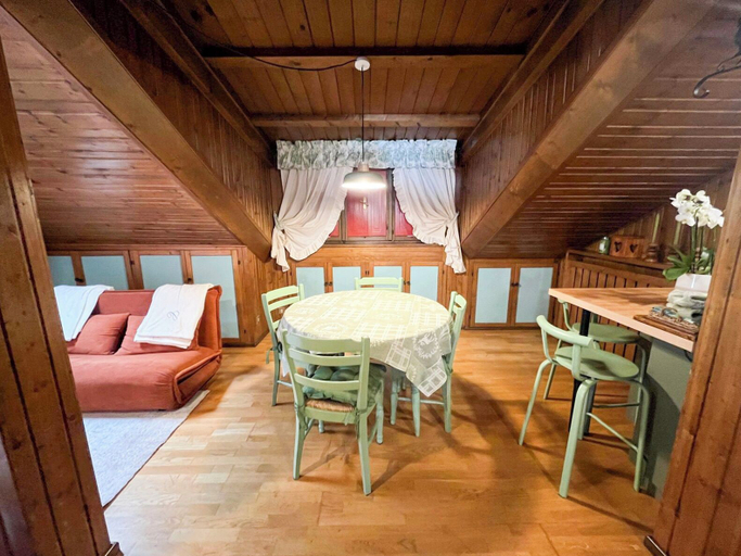 Dining 5, Renovated Mountain View Apartment, Belluno