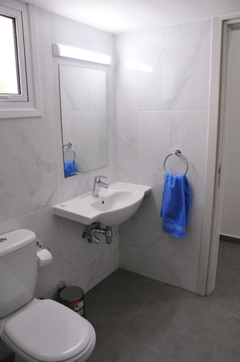 Bathroom 3, Kaos Hotel Apartments