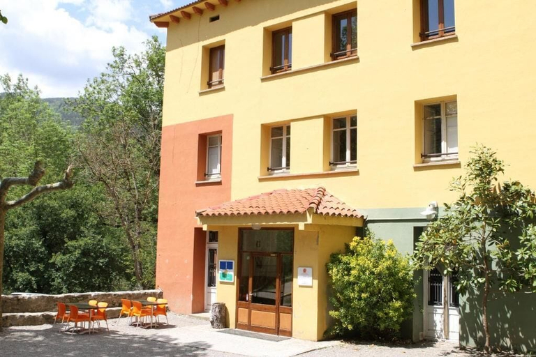 Exterior, Alberg Roques Blanques, Girona