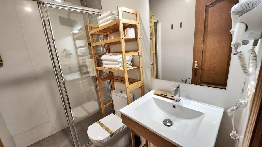 Bathroom 3, Eco Hotel Toledo, Toledo