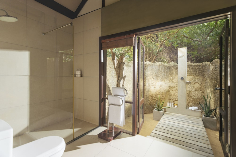 Bathroom 4, Uga Jungle Beach, Kuchchaveli