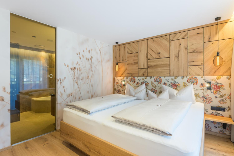 Bedroom 3, Ferienhotel Sonnenhof, Schwaz