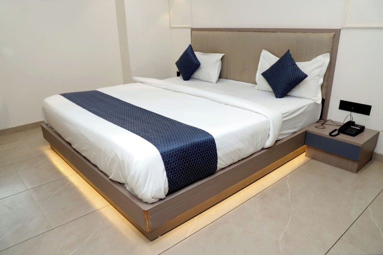 Room 5, HOTEL THE PERFECT, Ahmadabad