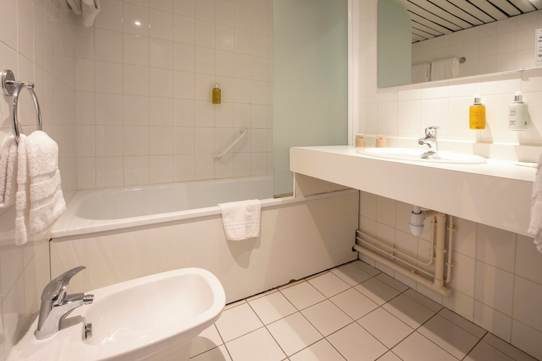 Bathroom 3, Hotel Paradis De Lourdes, Hautes-Pyrénées