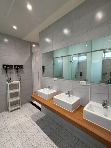 Bathroom 5, KM Hostel, Chiayi City