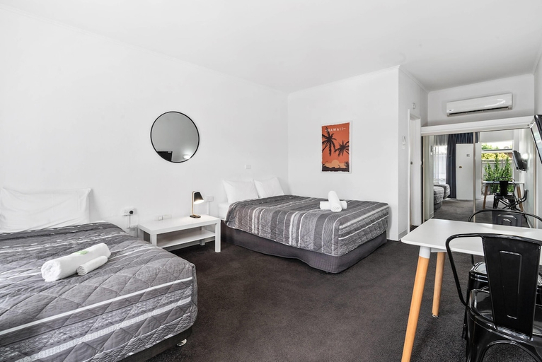 Bedroom 2, Comfort Inn Commodore Albury, Albury