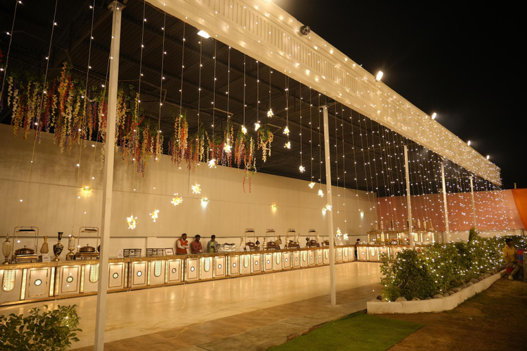 Outdoor dining, Ravira Resort, Sitapur