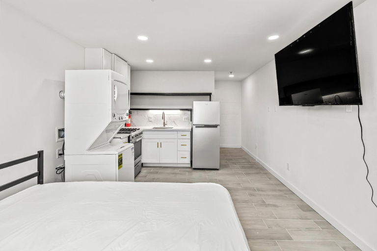 Bedroom 1, Studios on Fourth, Hidalgo