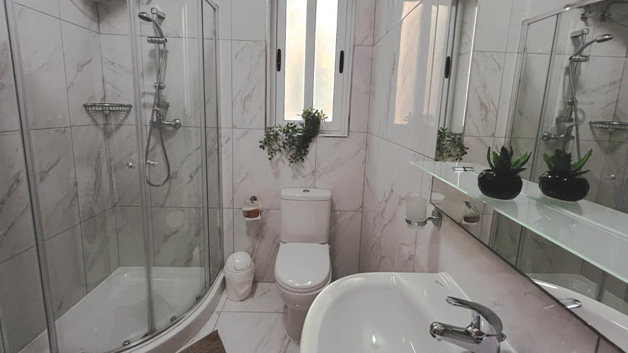 Bathroom 2, Arzella Apartments