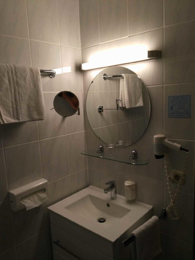 Bathroom 5, Landhaus Hotel Müller, Aschaffenburg
