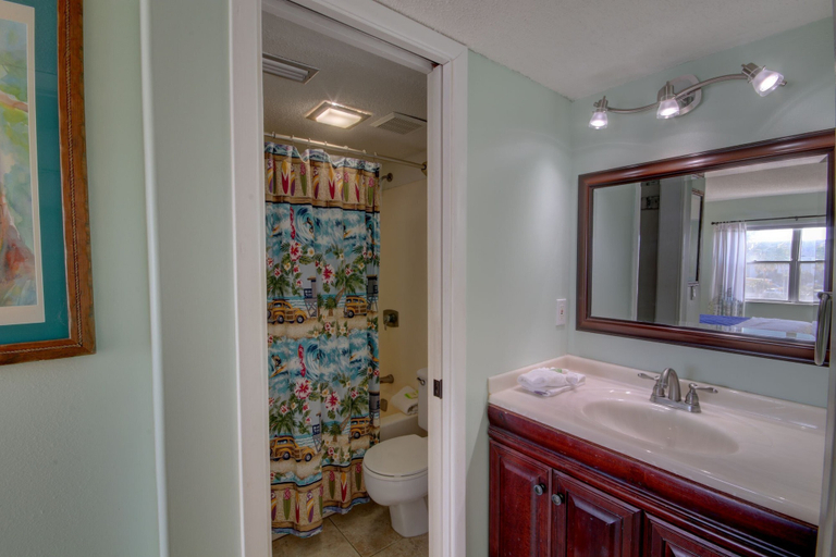 Bathroom 4, 238 El Matador, Okaloosa