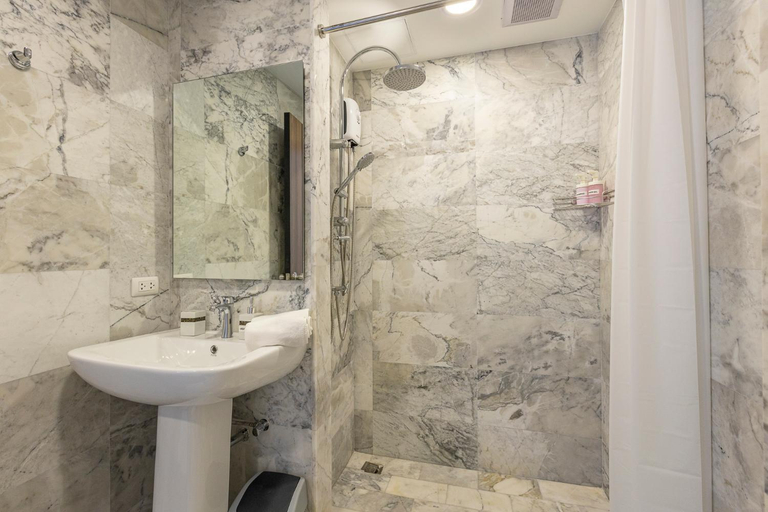 Bathroom 3, Naiharn Pearl Condo Hotel by VillaCarte, Pulau Phuket