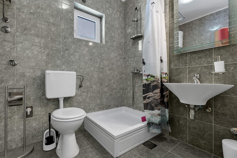 Bathroom 2, View Blue Apartments, Brela