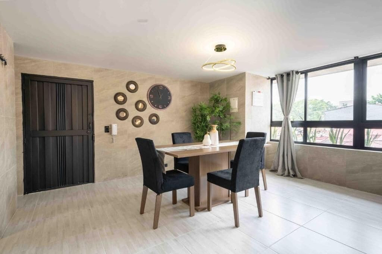 Others 5, 3 BR apartment 1 block from lleras park, Medellín