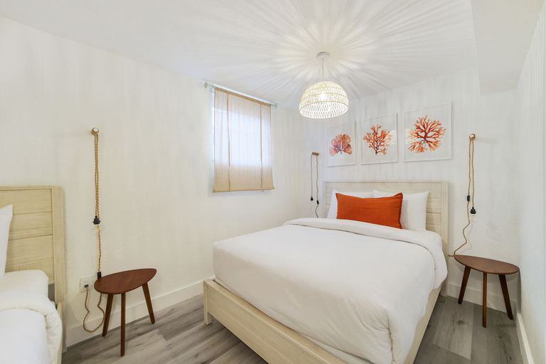 Room 4, Alton Road, Miami-Dade