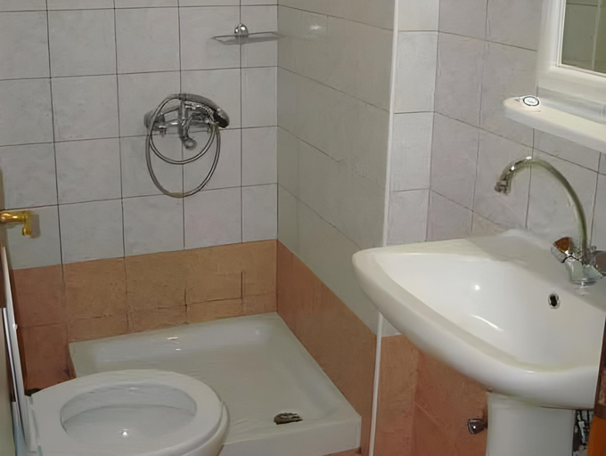 Bathroom 5, Hotel Filoxenia, Central Macedonia