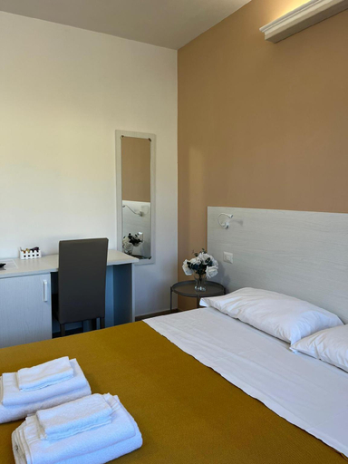 Bedroom 2, KARIS KAIROS, Salerno