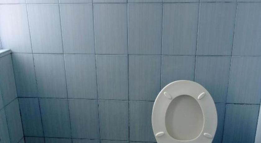 Bathroom 4, My Hotel Davao, Davao City