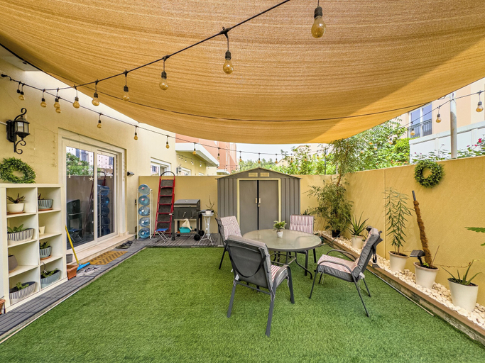 Outdoor dining, The Urban Retreat Elegant 3BR Townhouse, Dubai
