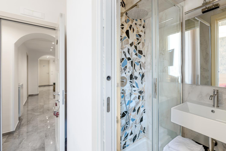 Bathroom 3, Joyful Termini Boutique Guest House, Roma