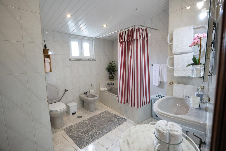 Bathroom 3, Casa Aguarela, Seia