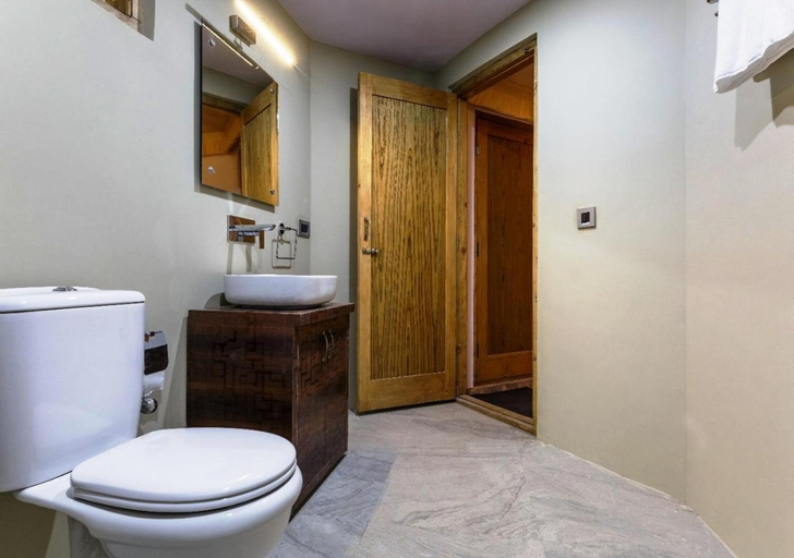Bathroom 4, TIH CHALET SEABUCKTHORN, Leh