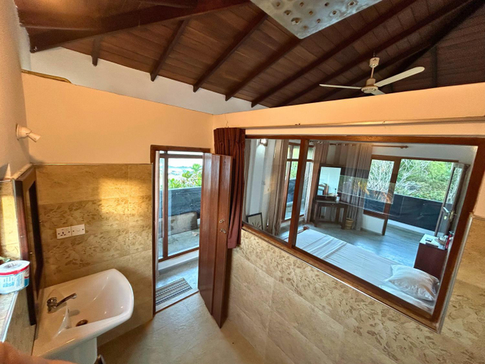 Bathroom, Rupas Hotel, Pothuvil