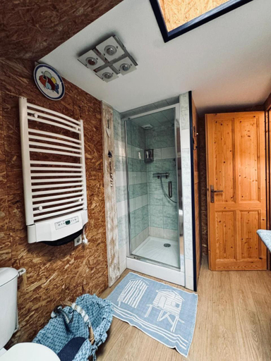 Bathroom 3, Les Lupins, Haut-Rhin
