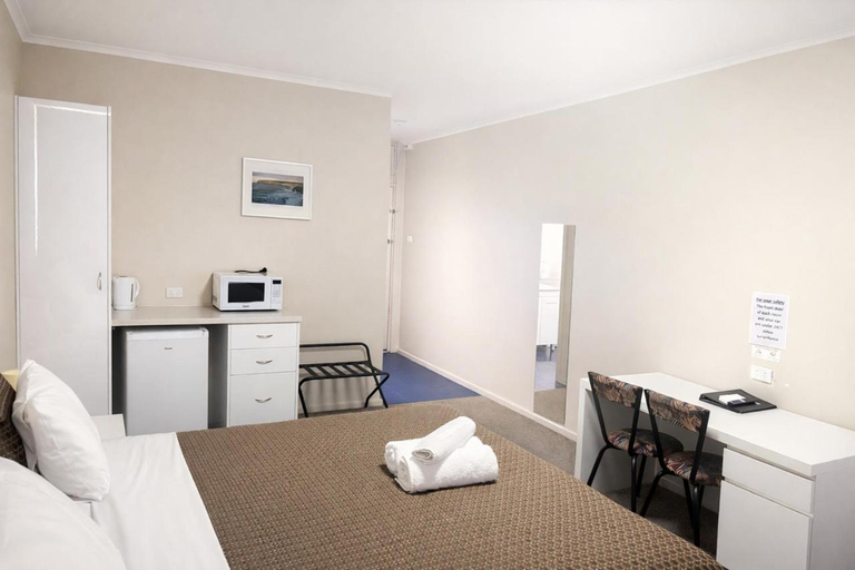Bedroom 4, Highway One Motel, Ceduna