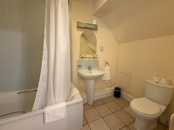 Bathroom 4, Broadfield Park Hotel by Belvilla, Rochdale