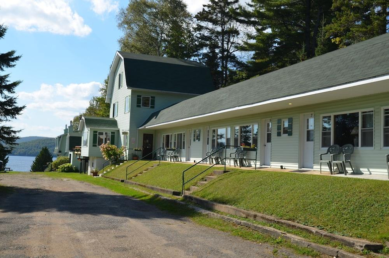 Exterior & Views