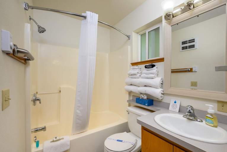 Bathroom 3, Ocean Suites Motel, Curry