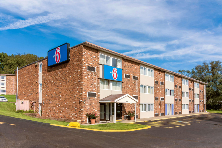 Exterior & Views 2, Motel 6 New Stanton, PA, Westmoreland
