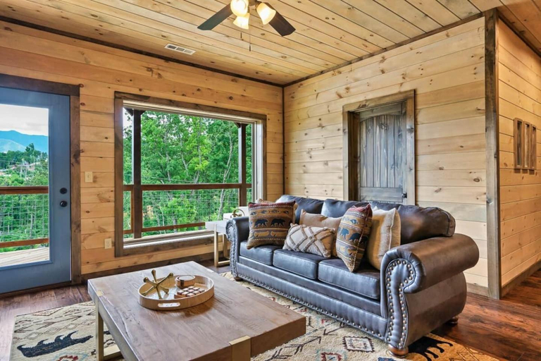 1, NEWLY BUILT Amazing View Chalet Perfect Location, Sevier