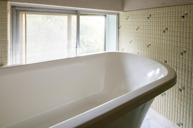 Bathroom 2, Villent Ito Kawana, Itō