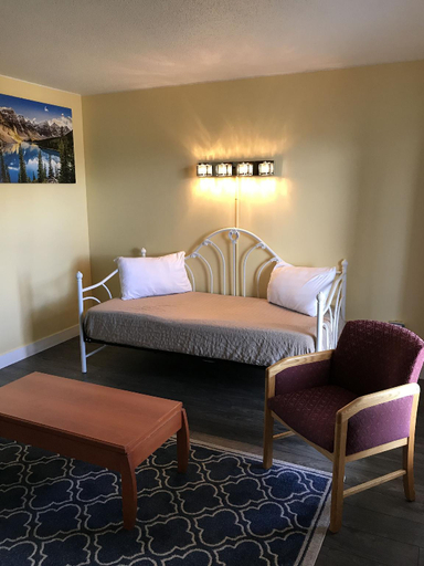 Bedroom 2, Port-O-Call Inn, Nanaimo