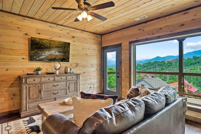 2, NEWLY BUILT Amazing View Chalet Perfect Location, Sevier