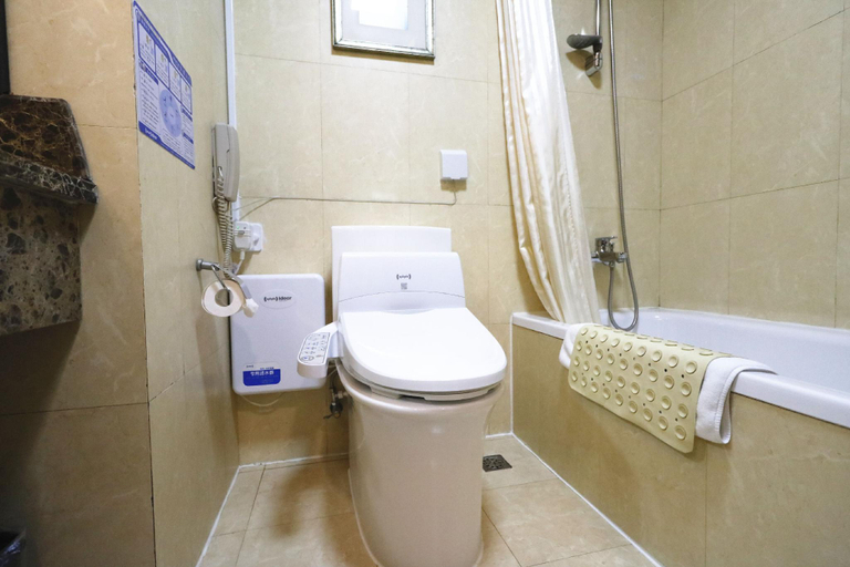 Bathroom 4, Qingdao Royal Garden Hotel, Qingdao