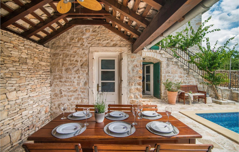 Others 4, Villa Maruka, Supetar
