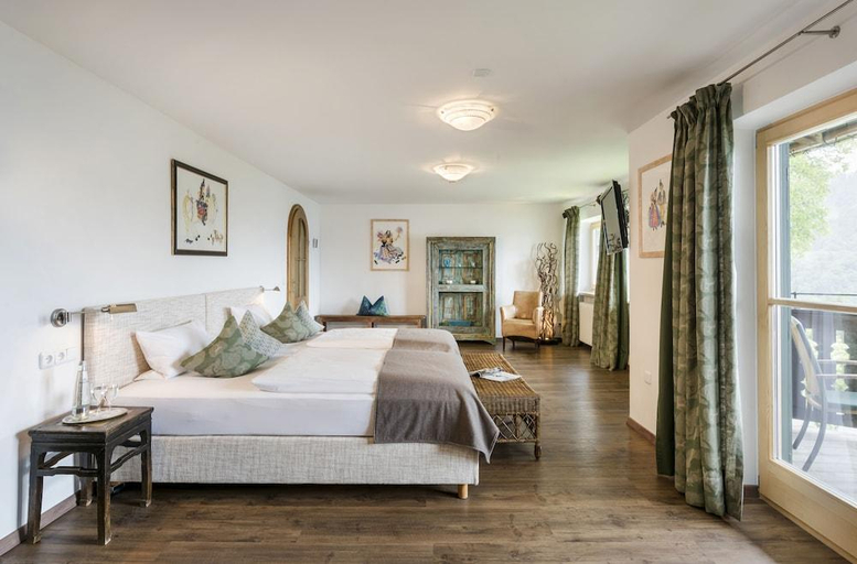 Bedroom 3, Der Westerhof Hotel, Miesbach