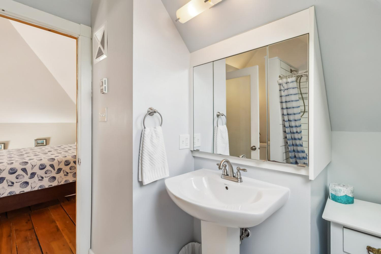 Bathroom 3, Alicion Bed & Breakfast, Lunenburg